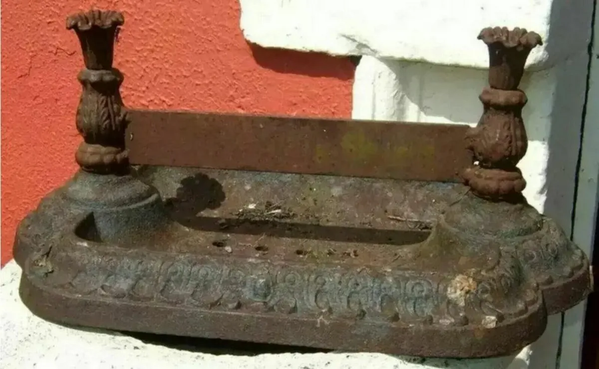 Vintage Cast Iron Boot Scraper - Image 4