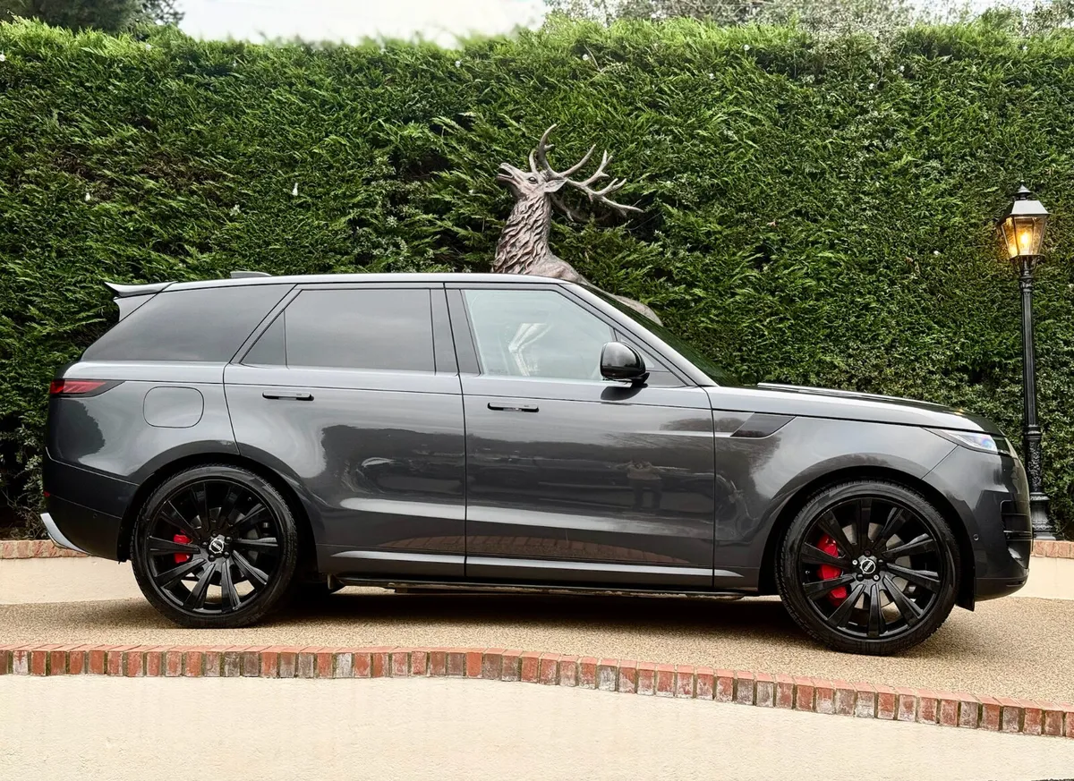 Range Rover Sport 232D 3.0 Hybrid P440e - Image 3