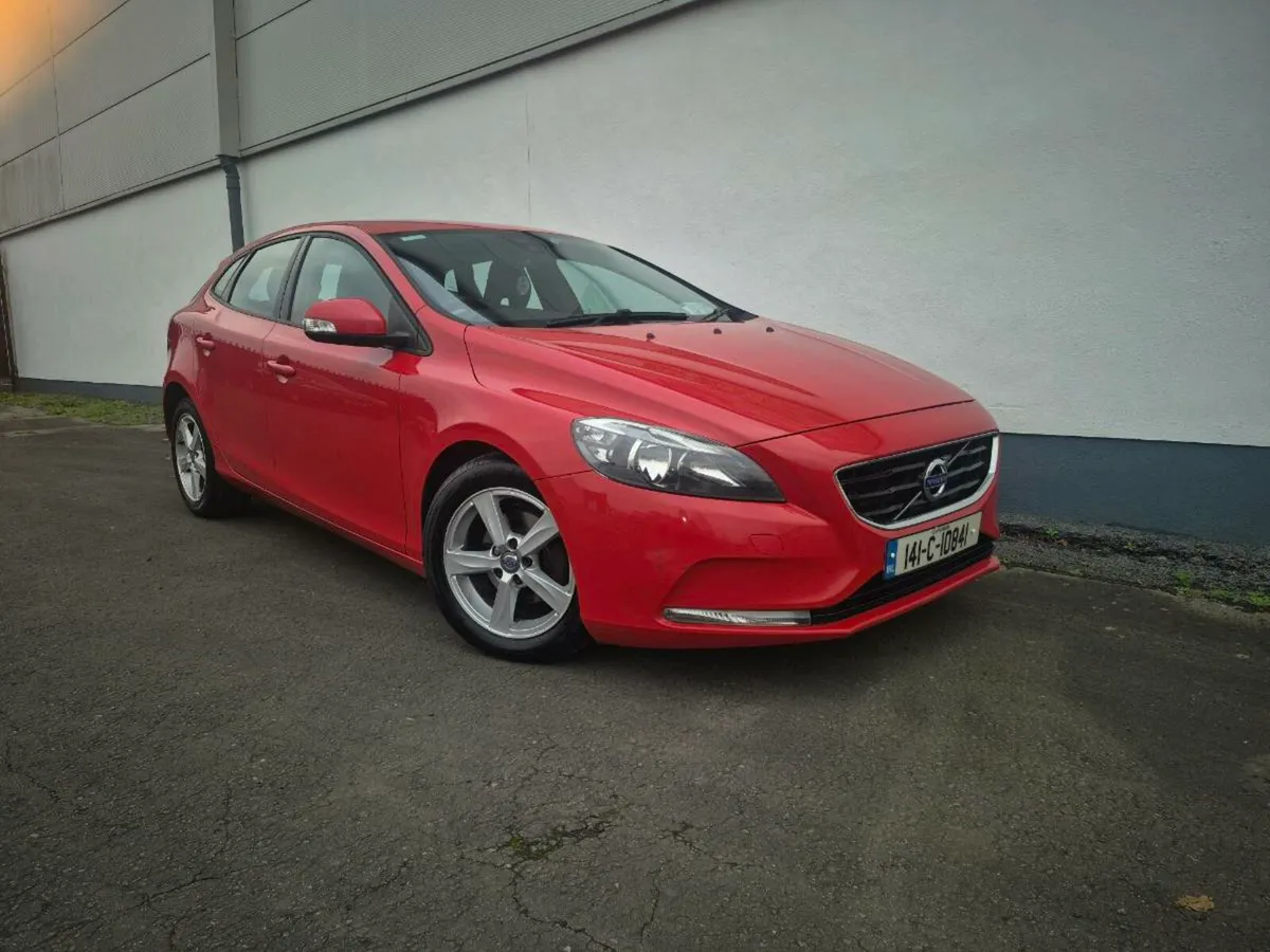 VOLVO V40 1.6 DIESEL - Image 1