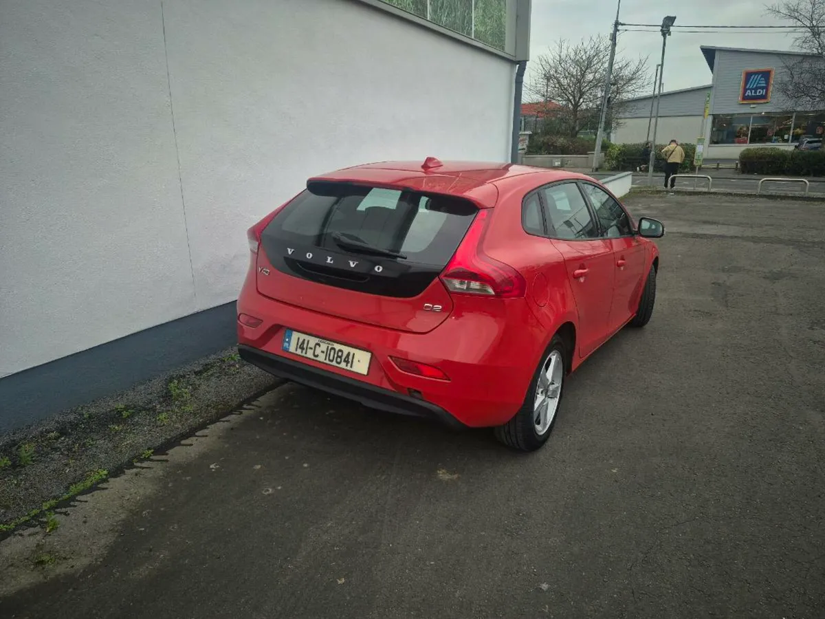 VOLVO V40 1.6 DIESEL - Image 4