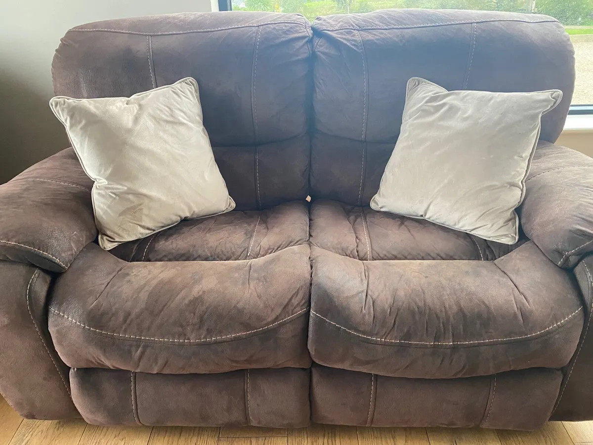 Sofa and two armchairs - Image 2