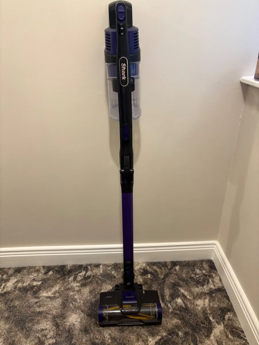 Shark hoover - Image 1