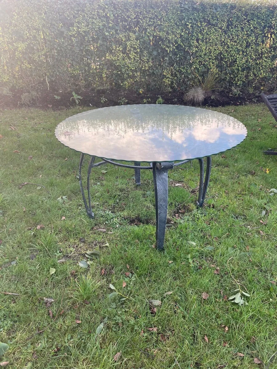 Glass top metal base table - Image 1