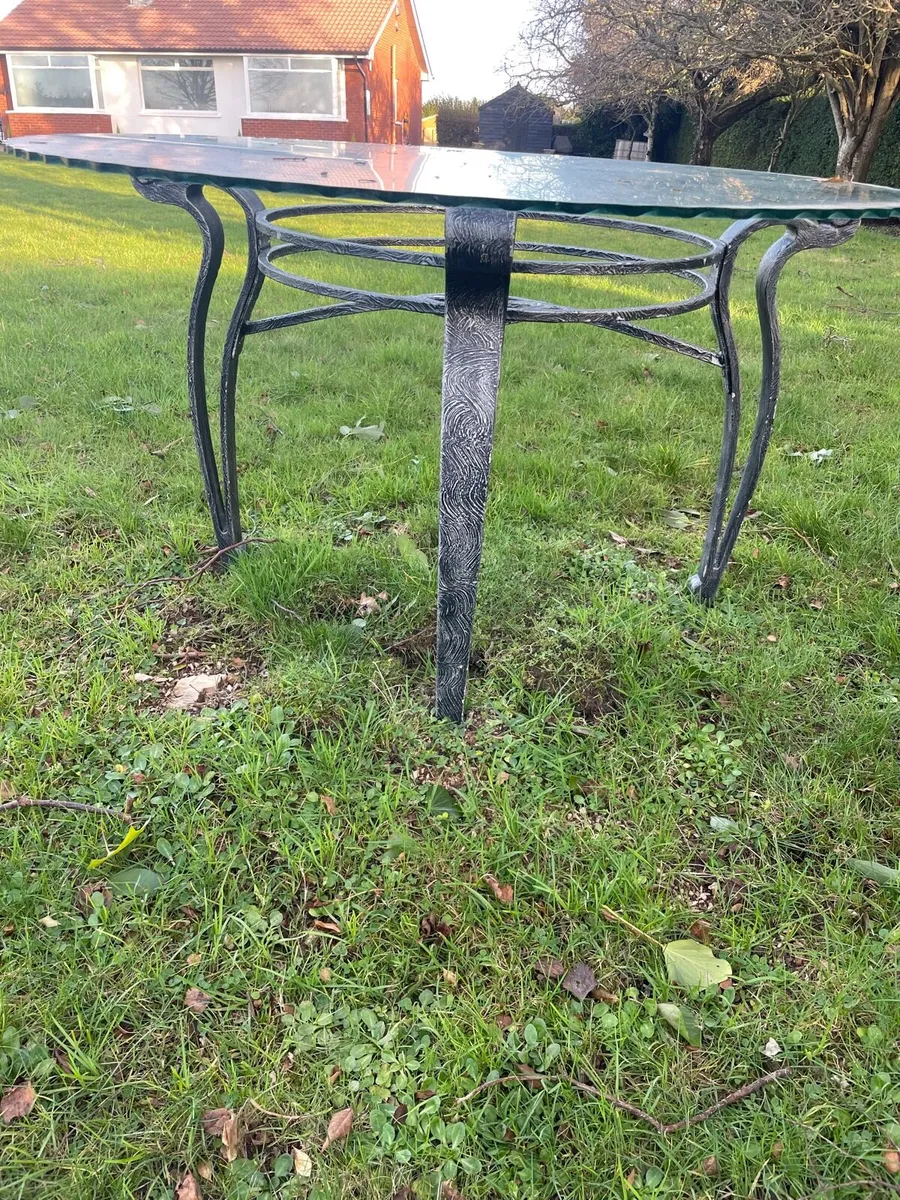 Glass top metal base table - Image 4