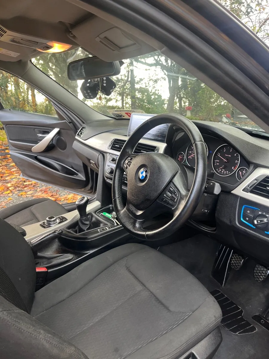BMW 3-Series 2017 - Image 2