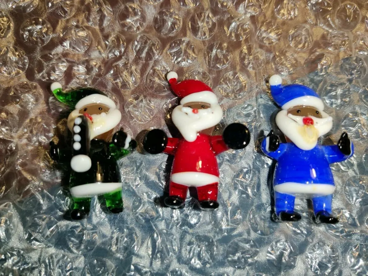 MINATURE CHRISTMAS TREE, 3 Avon Glass Ornaments ! - Image 1