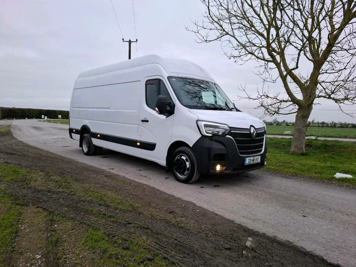 2023 Renault Master Twin Wheel LM35 - Image 1