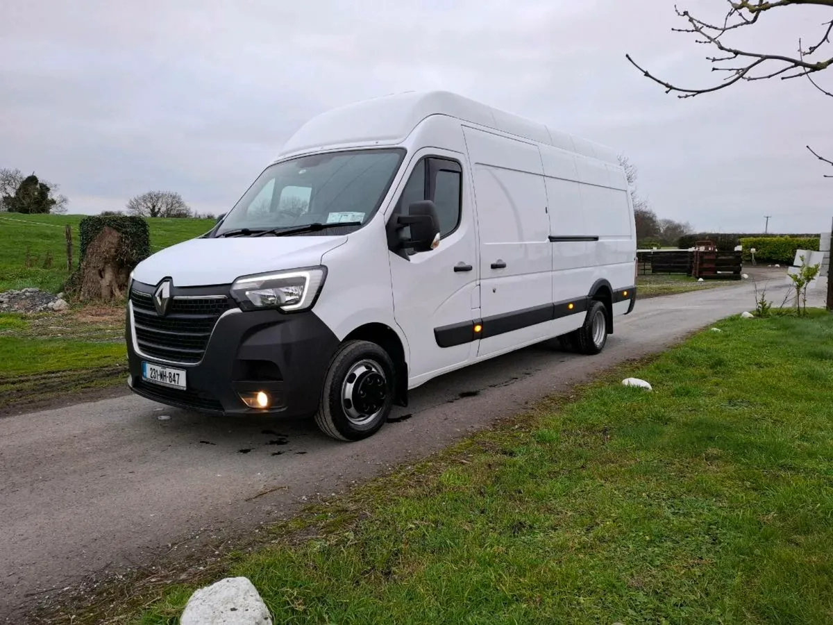2023 Renault Master Twin Wheel LM35 - Image 2