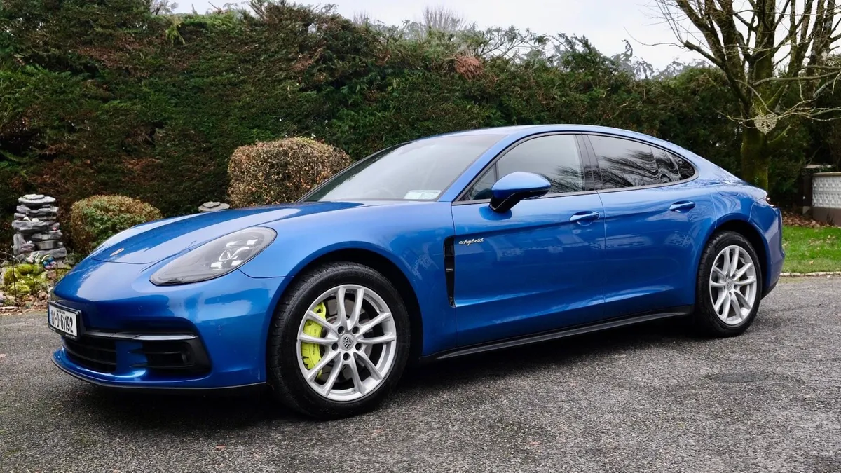 2018 Porsche Panamera 4 E-Hybrid - Image 3