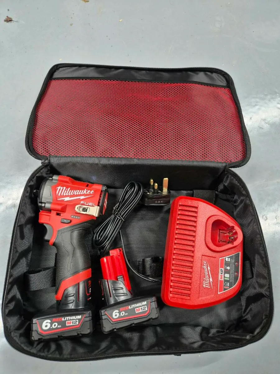 Milwaukee M12 Fuel 3/8' Stubby Impact Wrench Kit - Image 1