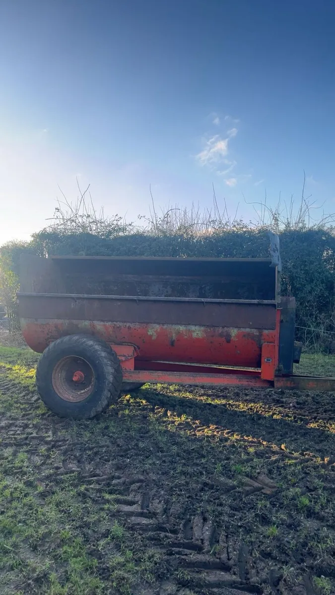 Abbey dung spreader - Image 1
