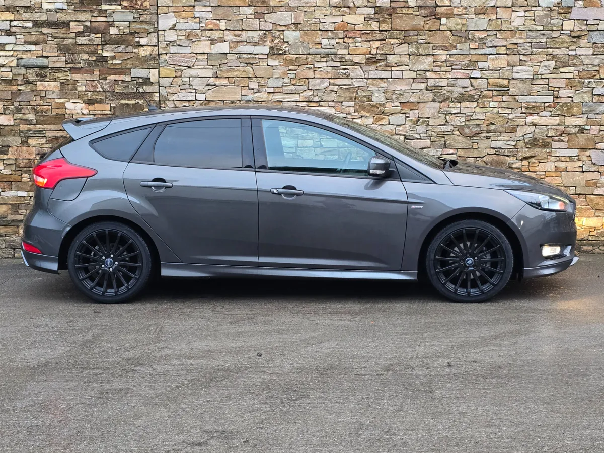 181 Ford Focus ST-Line 1.5 TDCI 6 Speed Manual - Image 4
