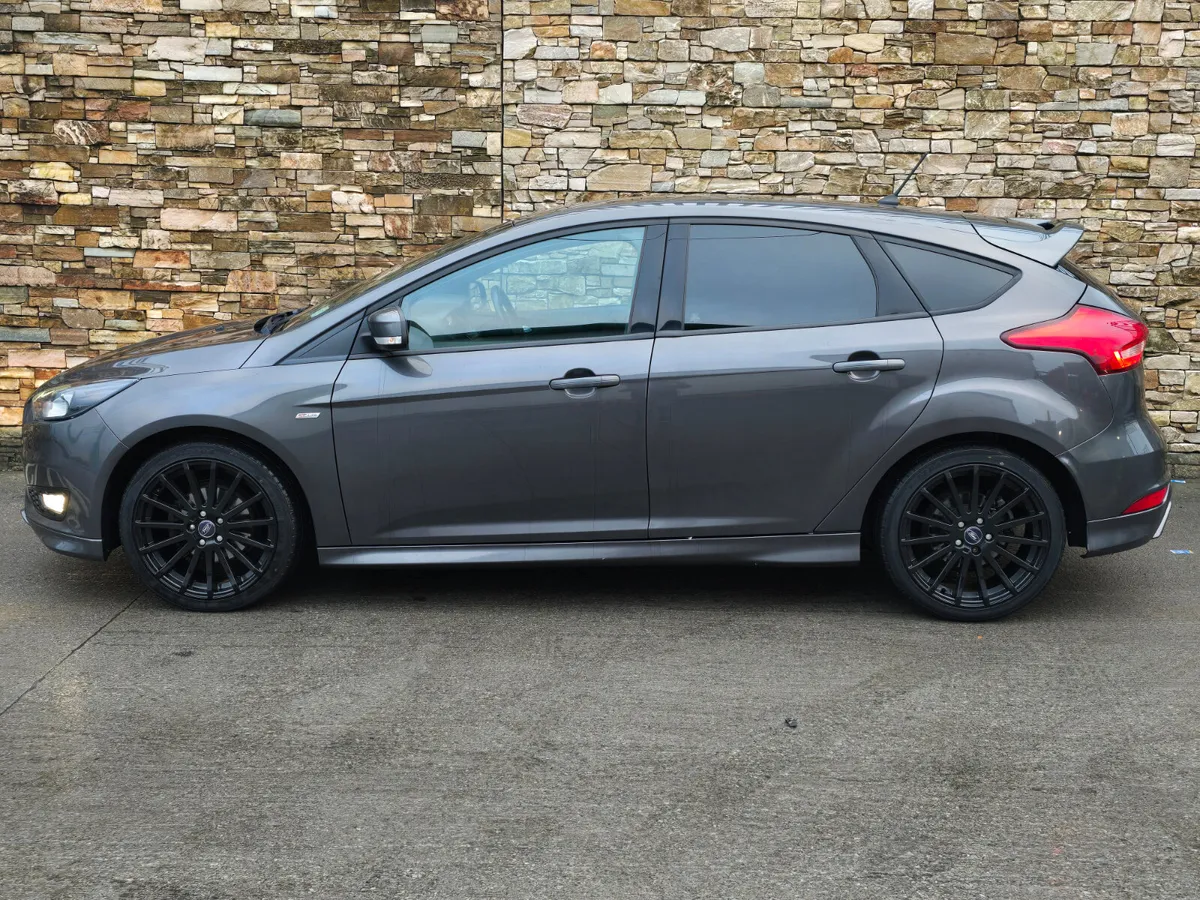 181 Ford Focus ST-Line 1.5 TDCI 6 Speed Manual - Image 3