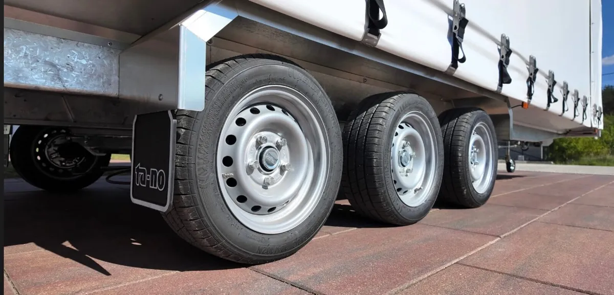 Trio covered Recovery transport trailer - Image 4