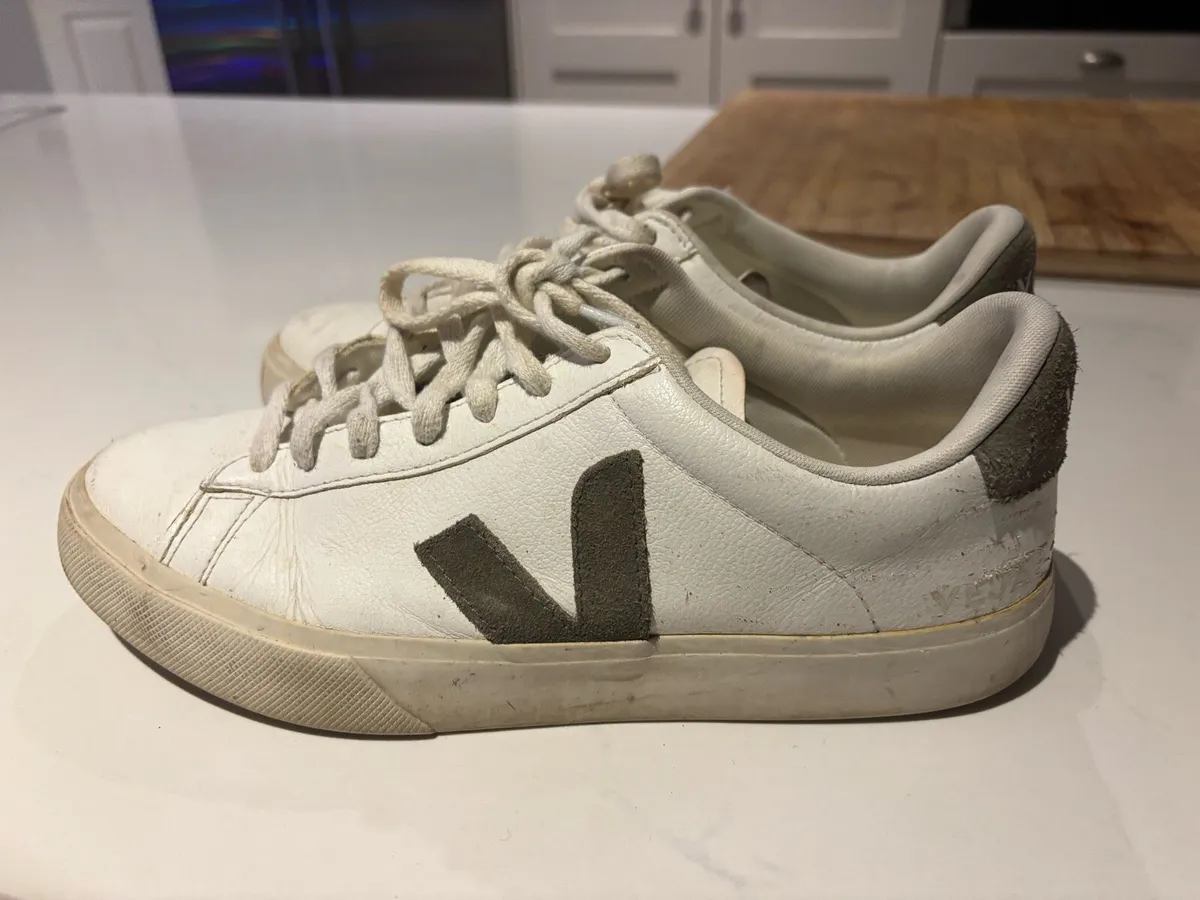 Veja trainers unisex - Image 1
