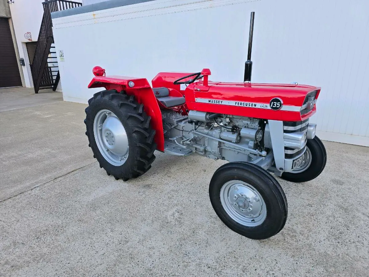 Massey 135 vintage tractor mint condition - Image 1