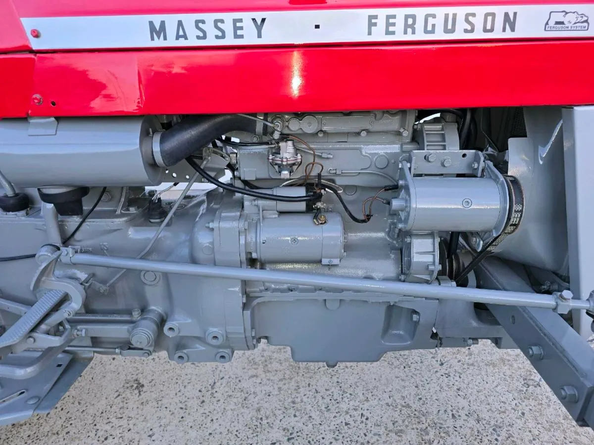 Massey 135 vintage tractor mint condition - Image 2