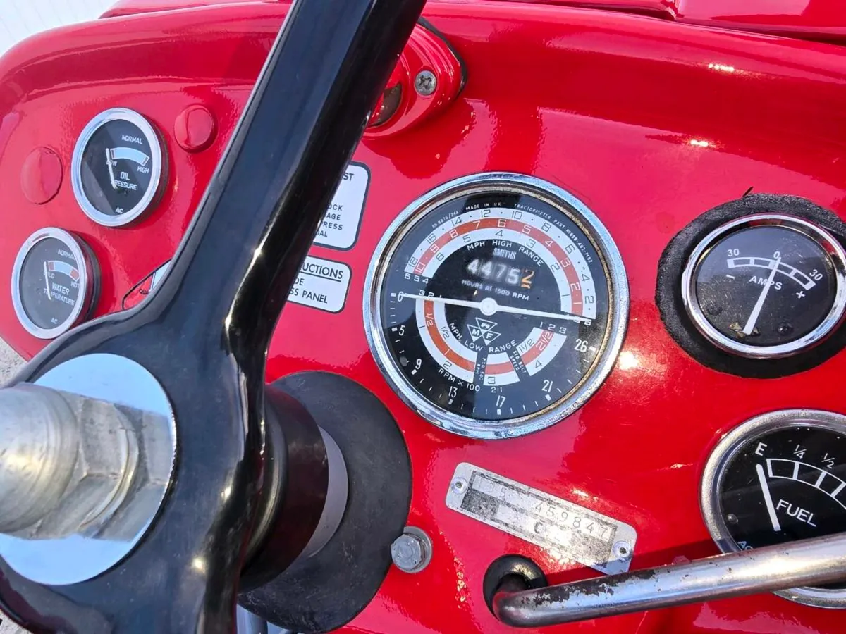 Massey 135 vintage tractor mint condition - Image 3