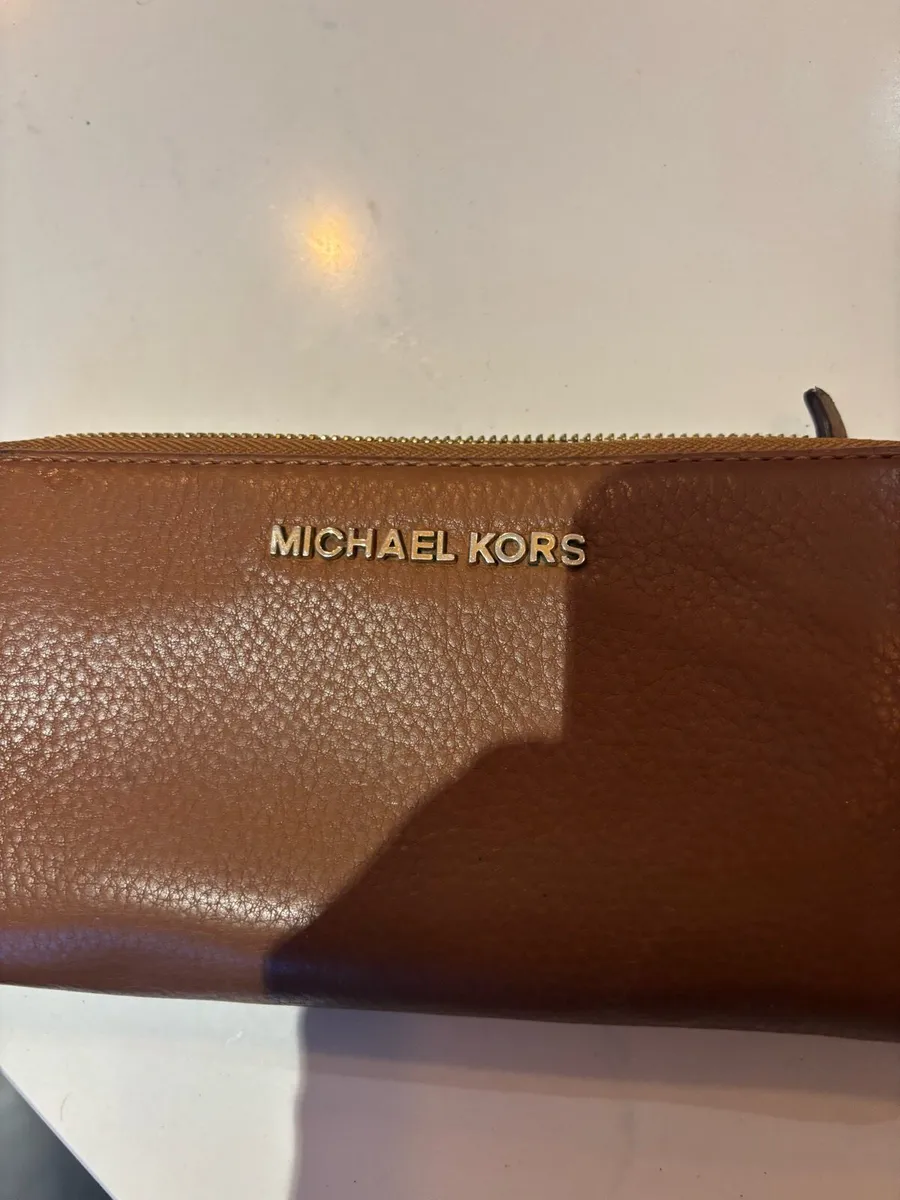 Michael Kors brown wallet - Image 3