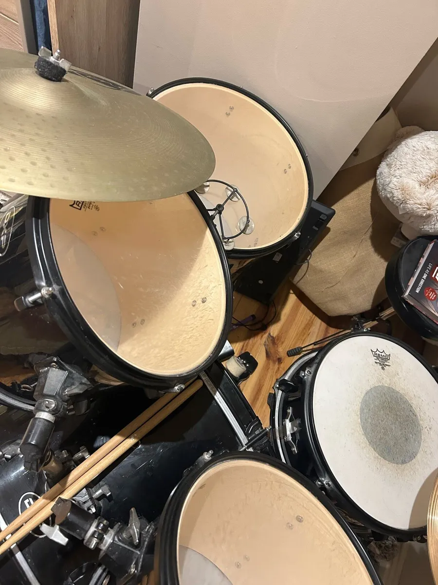 Full drum kit - Image 2