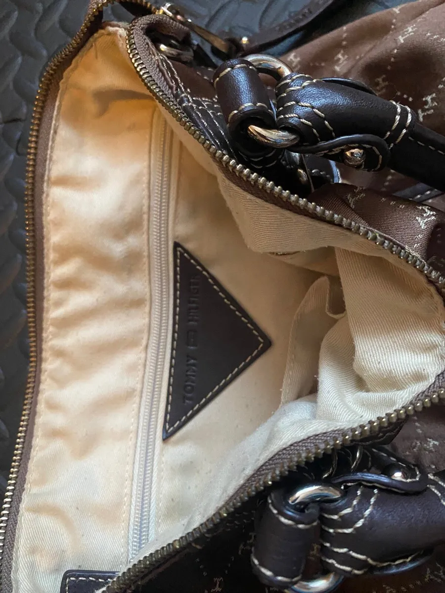 Tommy Hilfiger Handbag - Image 2