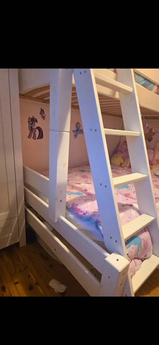 Triple bunk bed and mattresses - Image 2