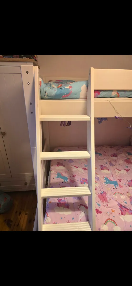 Triple bunk bed and mattresses - Image 3