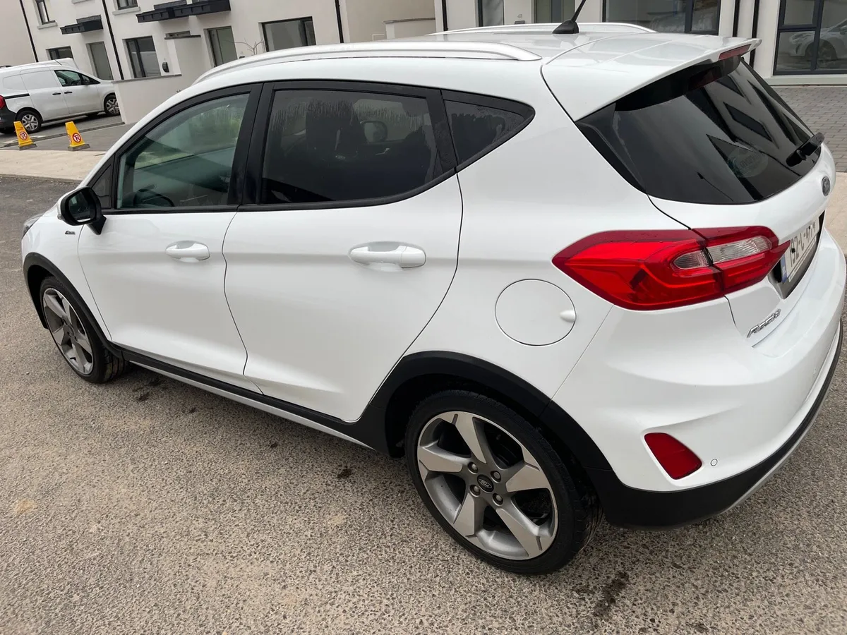 Ford Fiesta Active 5dr 10T EcoBoost 100 - Image 4