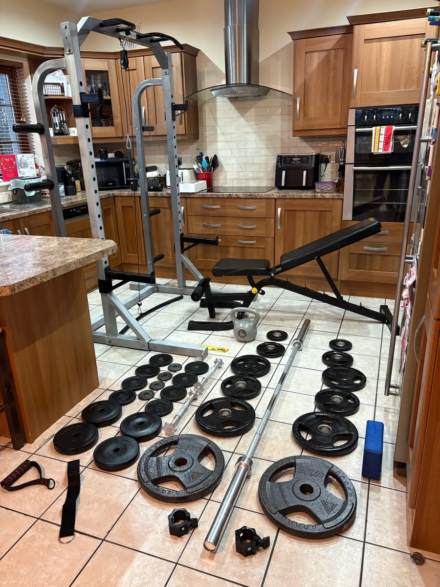 FANTASTIC GYM WEIGHTLIFTING PRO SET UP, RACK ETC!! - Image 1