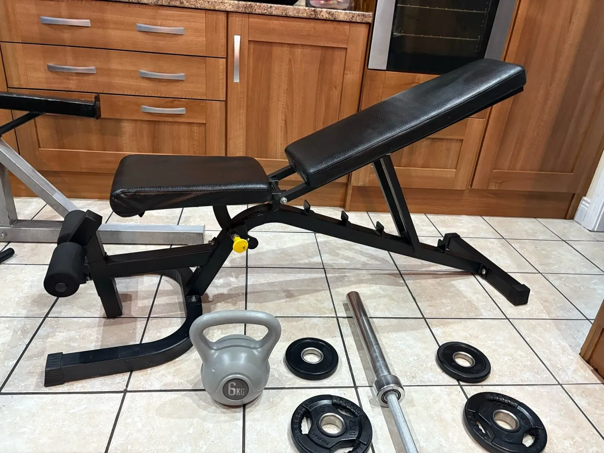 FANTASTIC GYM WEIGHTLIFTING PRO SET UP, RACK ETC!! - Image 3