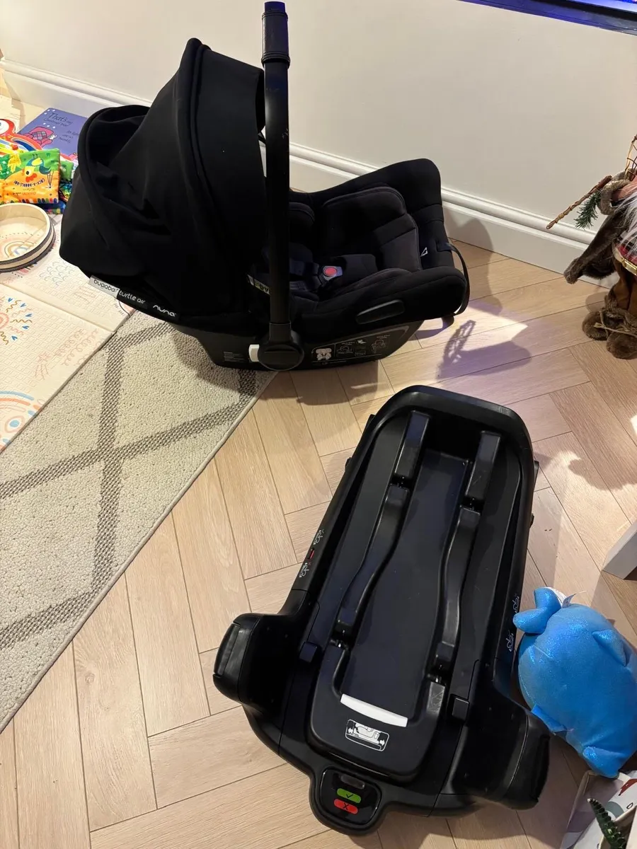 Bugaboo Turtle Air car seat and isofix base - Image 4