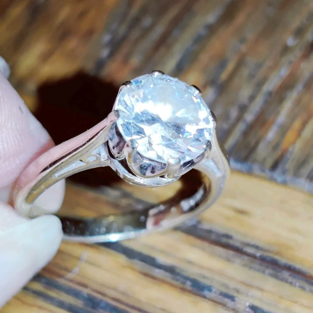 CHUNKY SOLITAIRE, 9CT Yellow Gold Old Dress Ring ! - Image 1