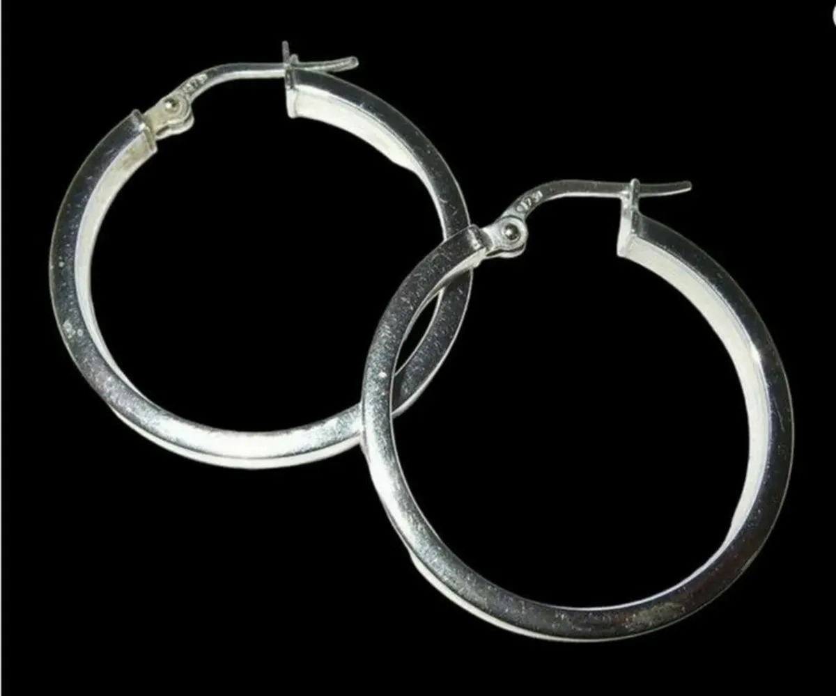 Vintage 9ct White Gold Hallmarked Hoop Earrings - Image 4