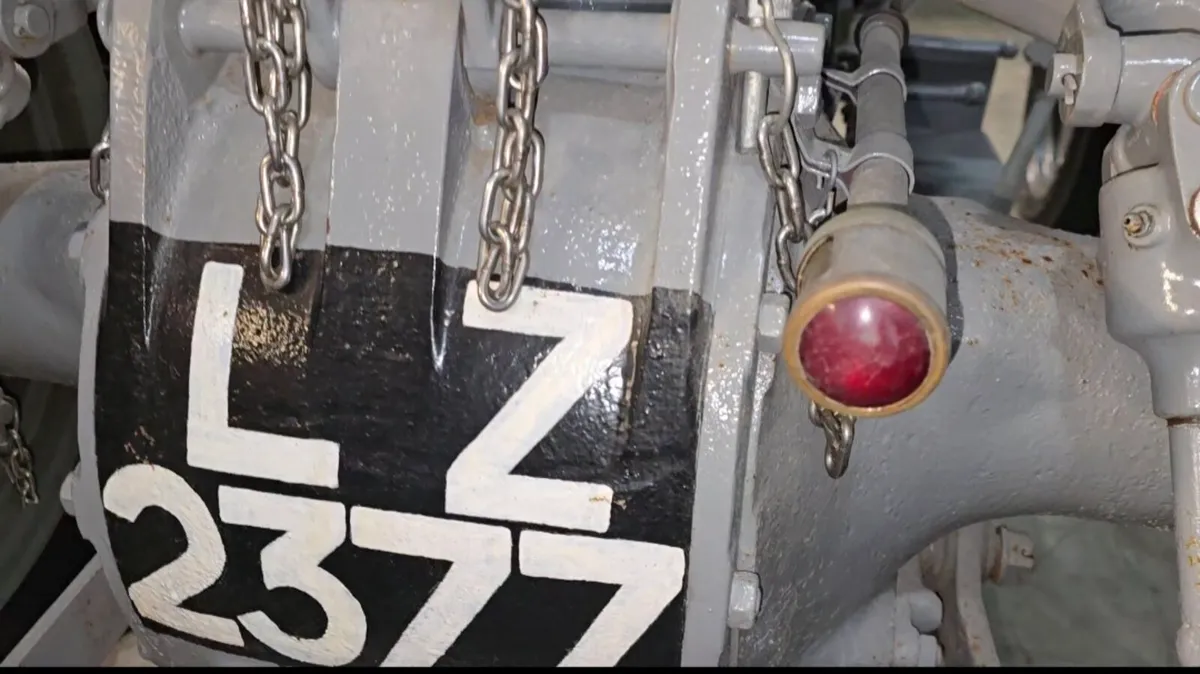 Petrol massey grey fergie massey vintage tractor - Image 4