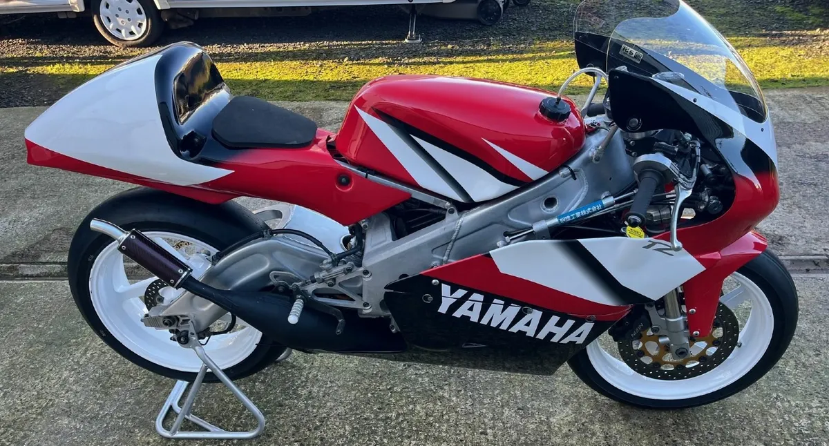 Race and track motorcycles - Image 1