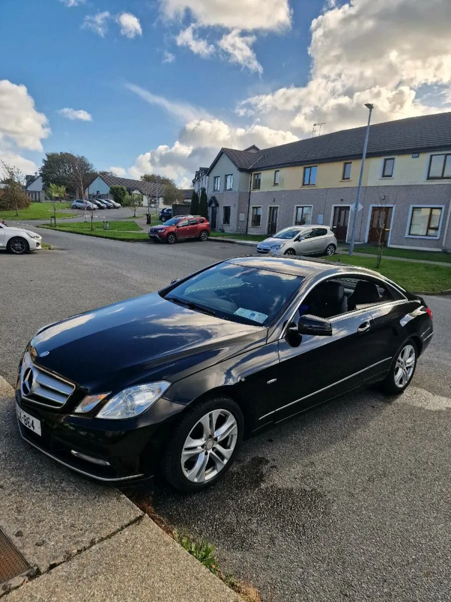 MERCEDES E 220 AUTOMATIC - Image 1