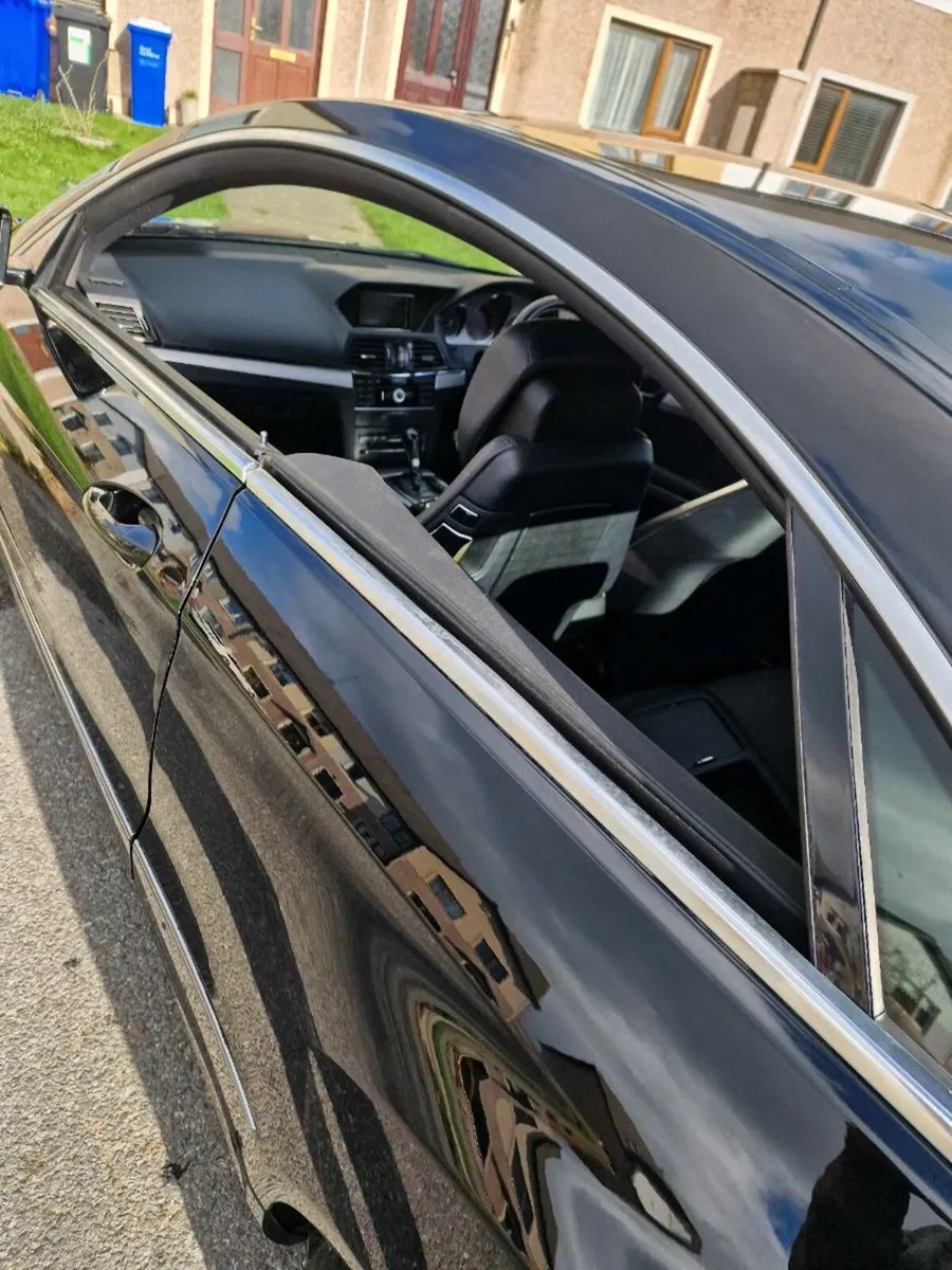 MERCEDES E 220 AUTOMATIC - Image 4