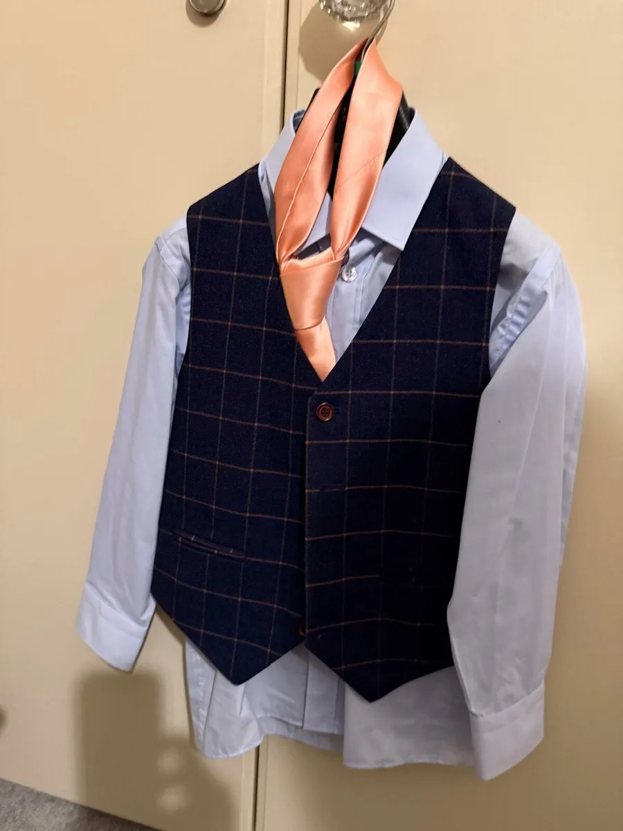 Kids 3piece suit - Image 2