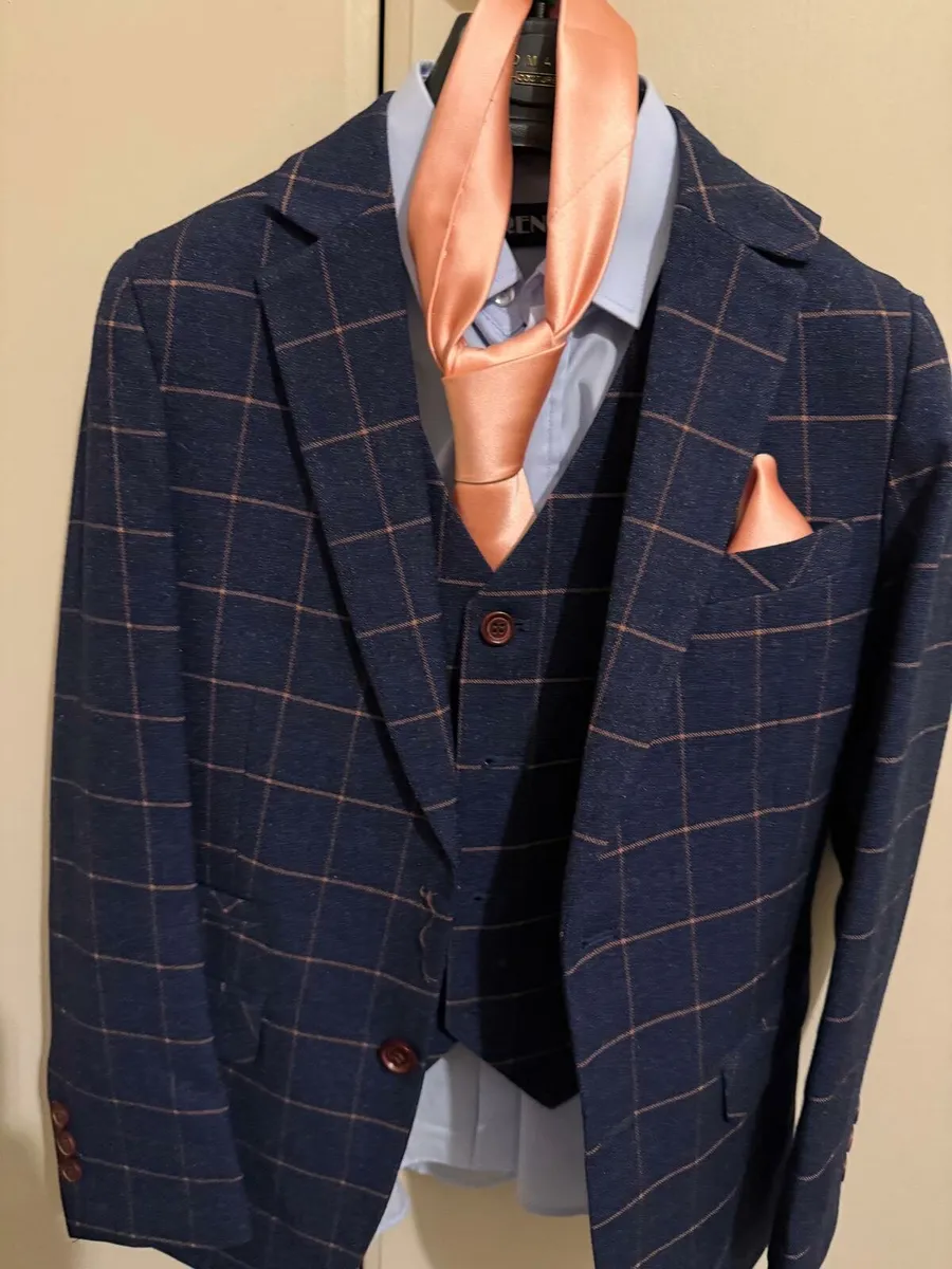 Kids 3piece suit - Image 3