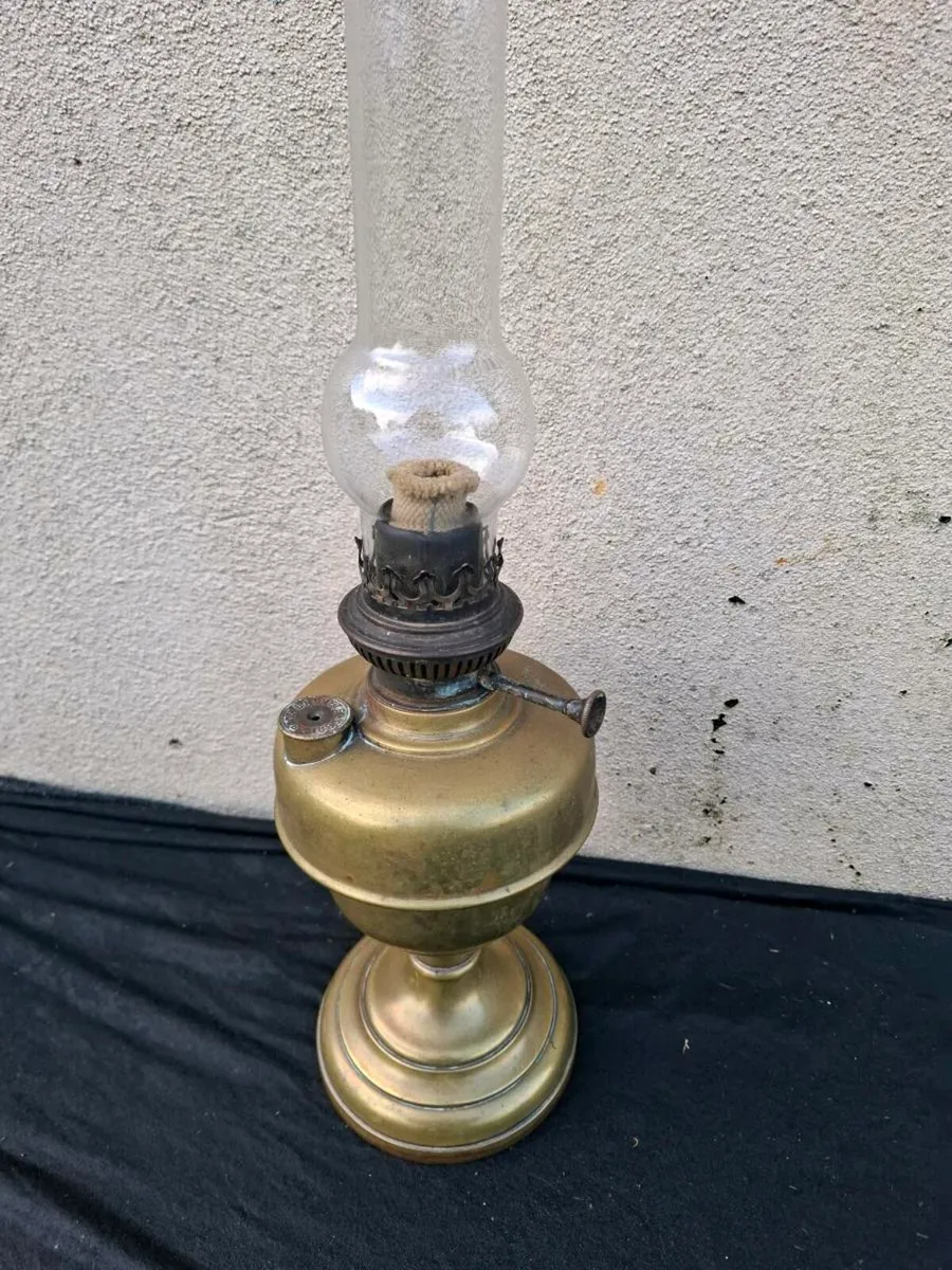 Brass antique parafin lamp postage possible - Image 2