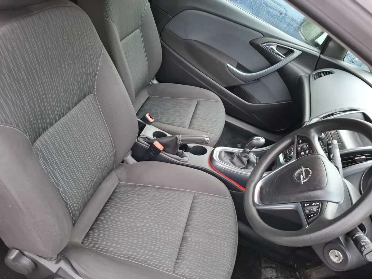 131 Opel Astra 1.4 GTC..low miles and nct - Image 4