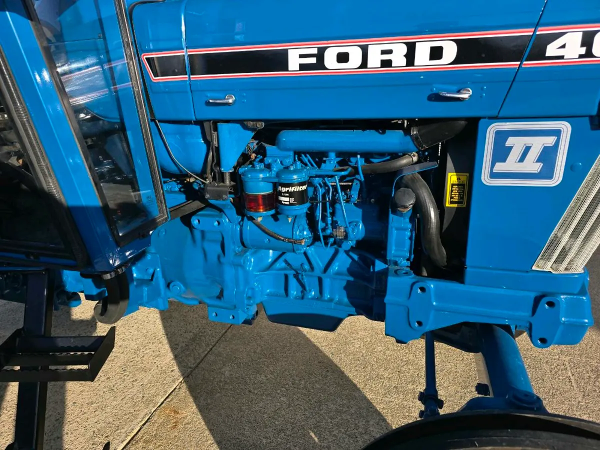 Ford 4610 vintage tractor with cab mint restored - Image 3