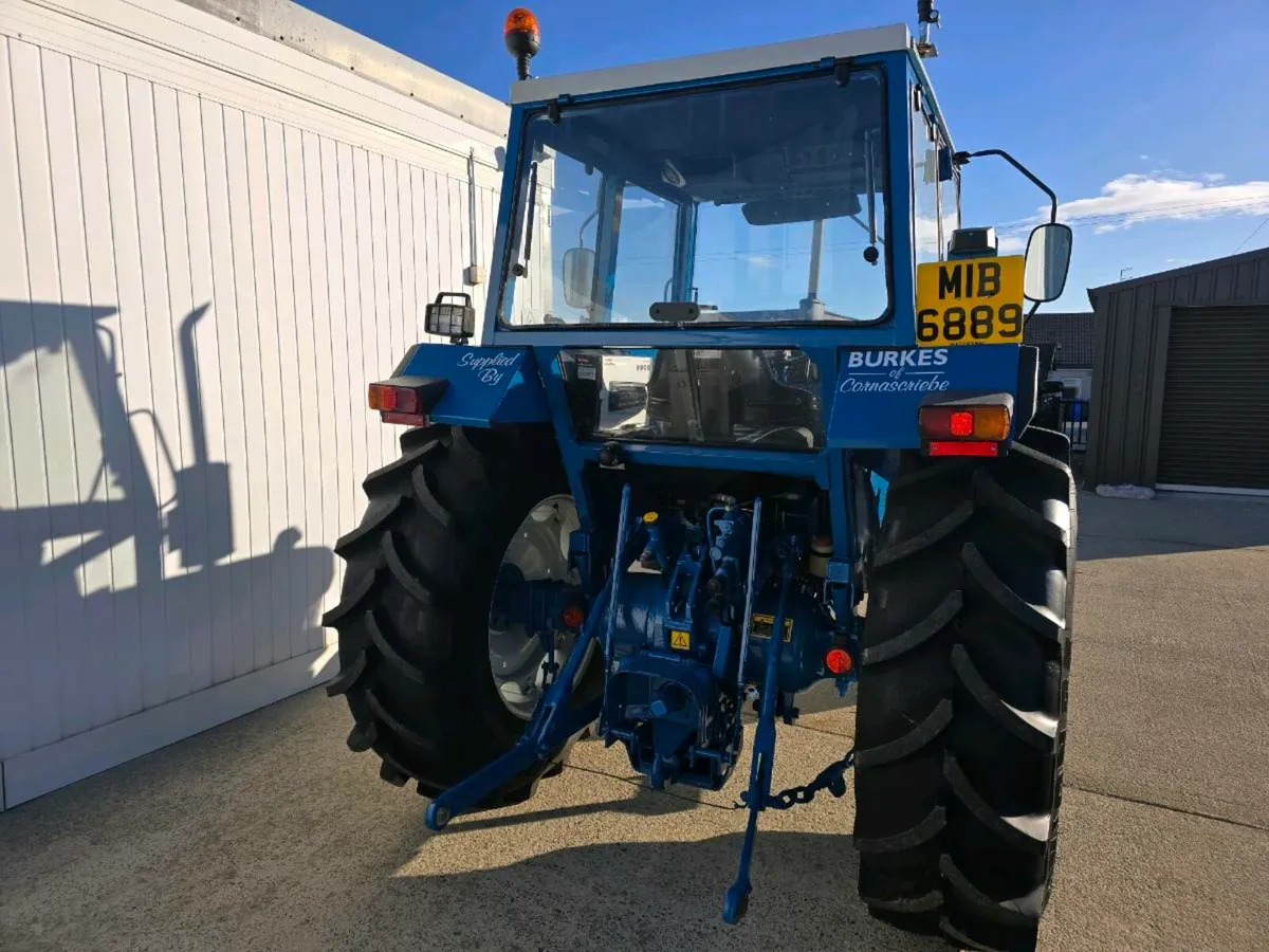 Ford 4610 vintage tractor with cab mint restored - Image 4