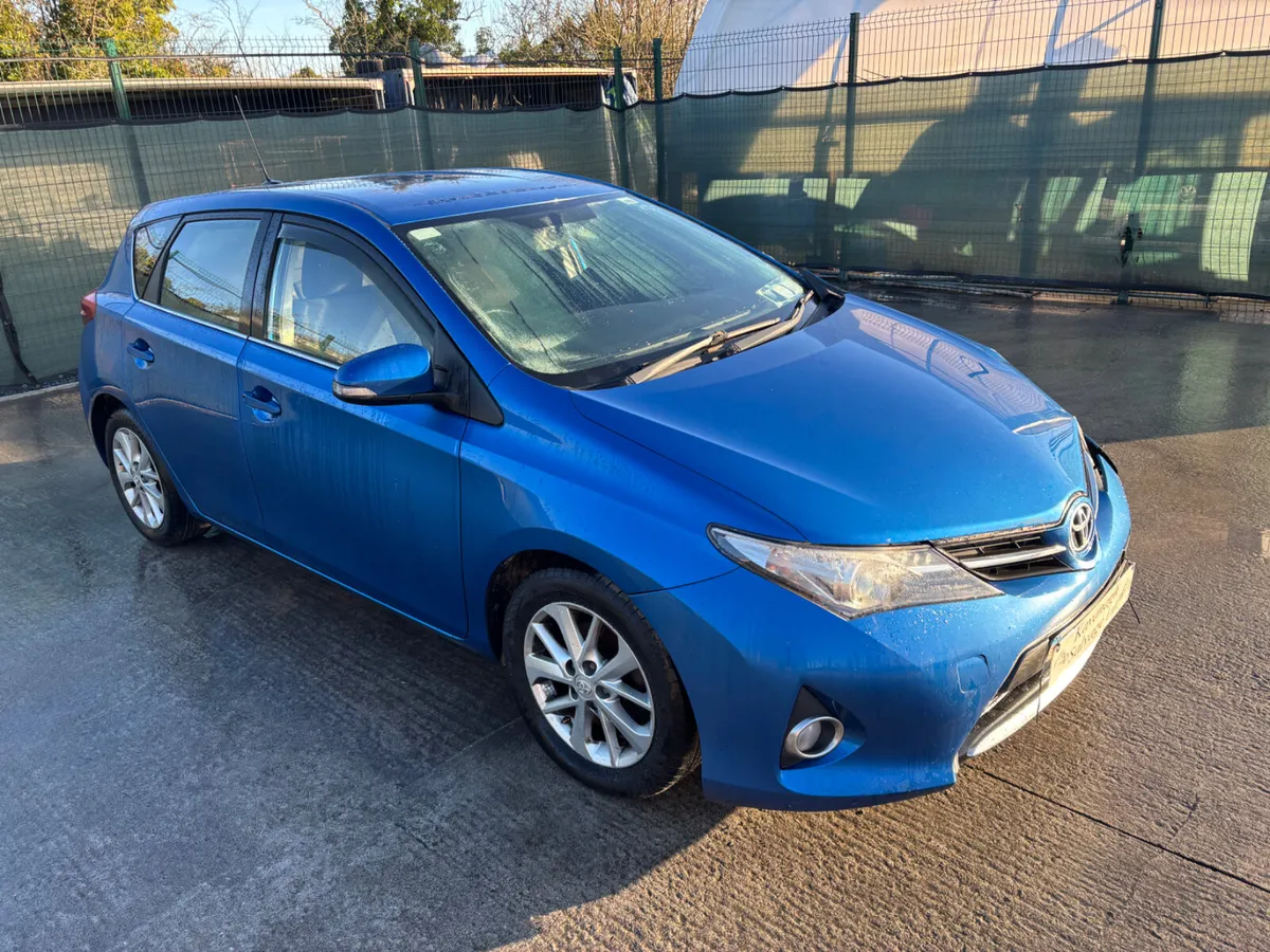 2015 Toyota Auris D4D. Light Damage - Image 1