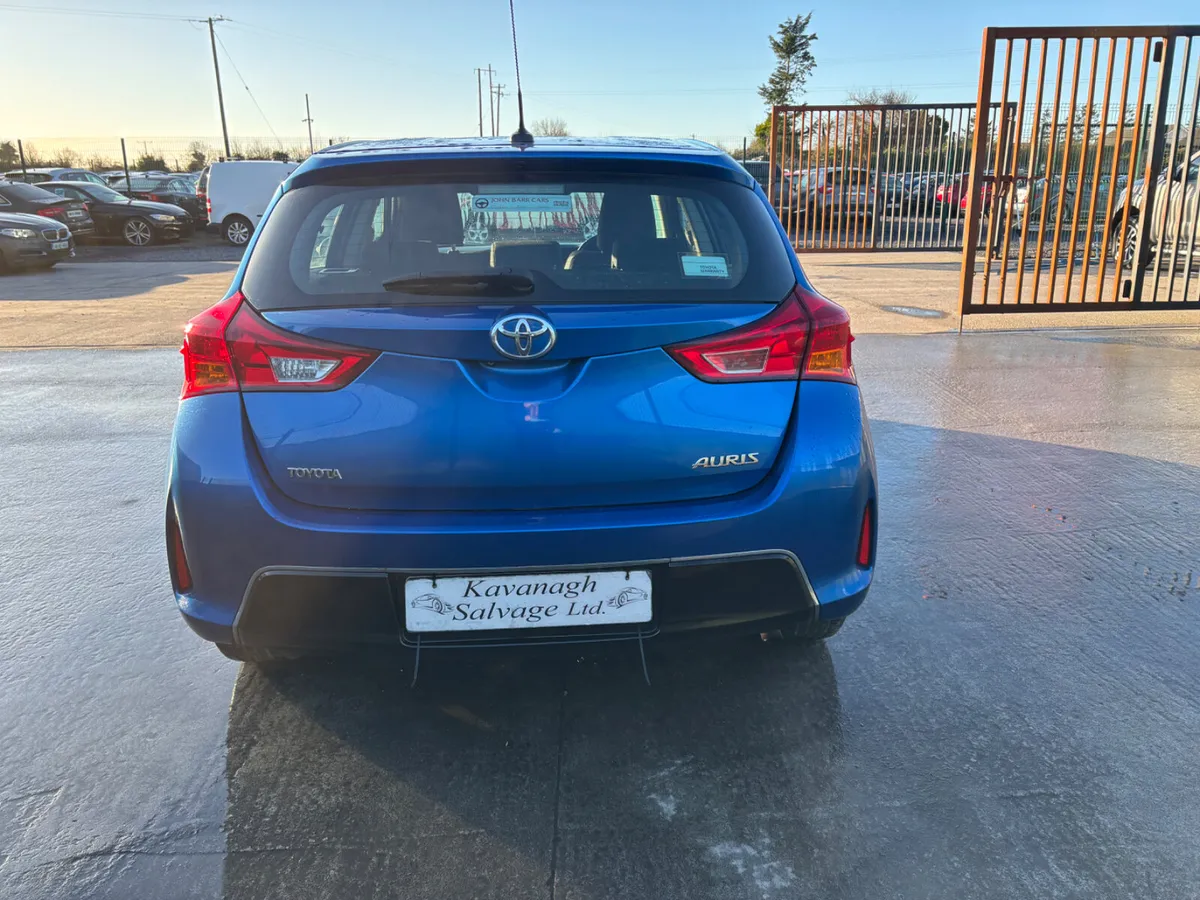 2015 Toyota Auris D4D. Light Damage - Image 4