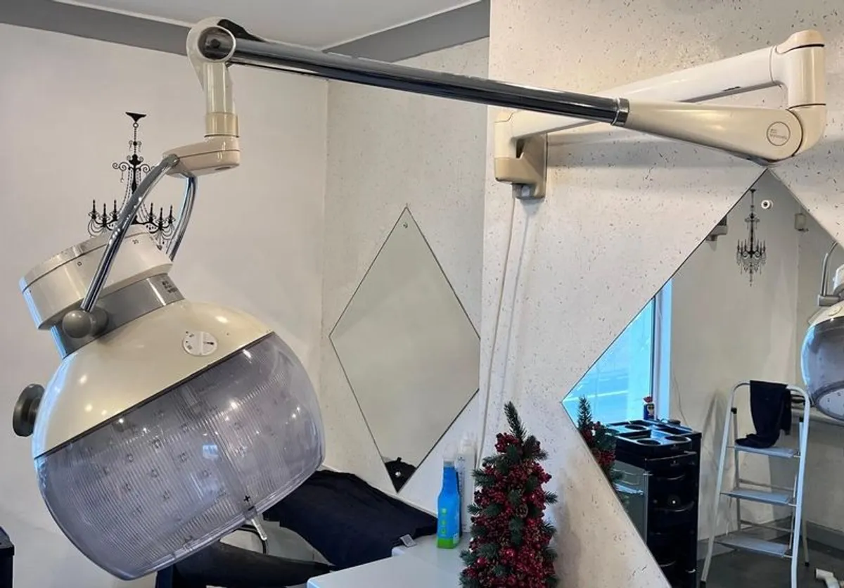 Wella Welonda Hooded Hair Dryer - Wall Mounted - Image 2