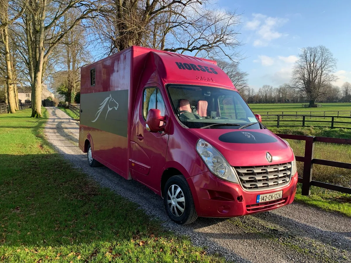 2 Horse Renault Master Van 2014 - Image 1