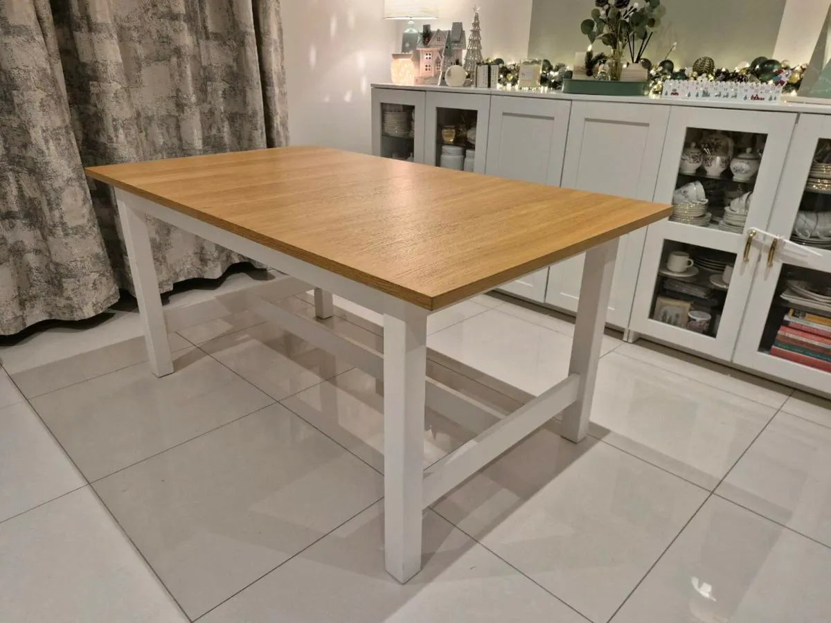 Extendable kitchen dining room table - Image 1