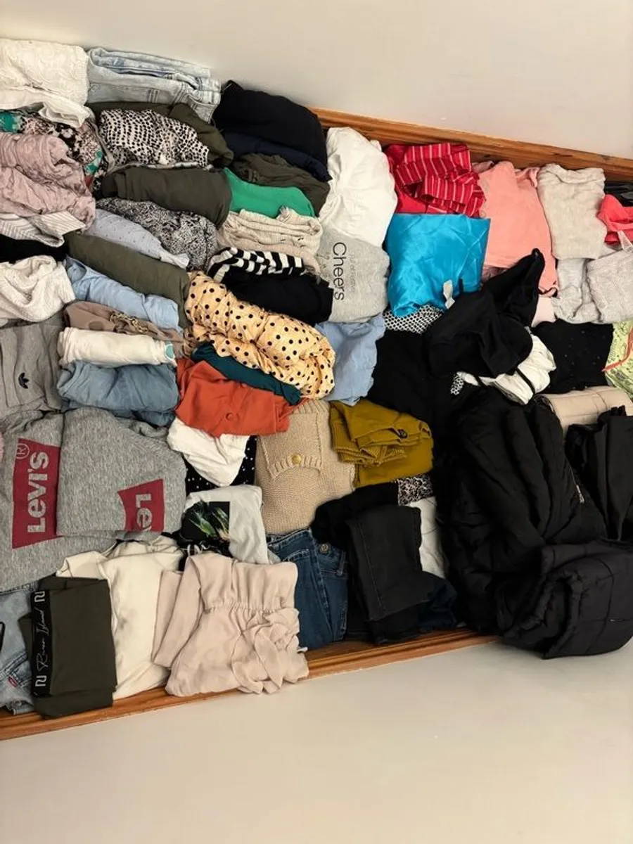 bundle womans clothes - Image 1