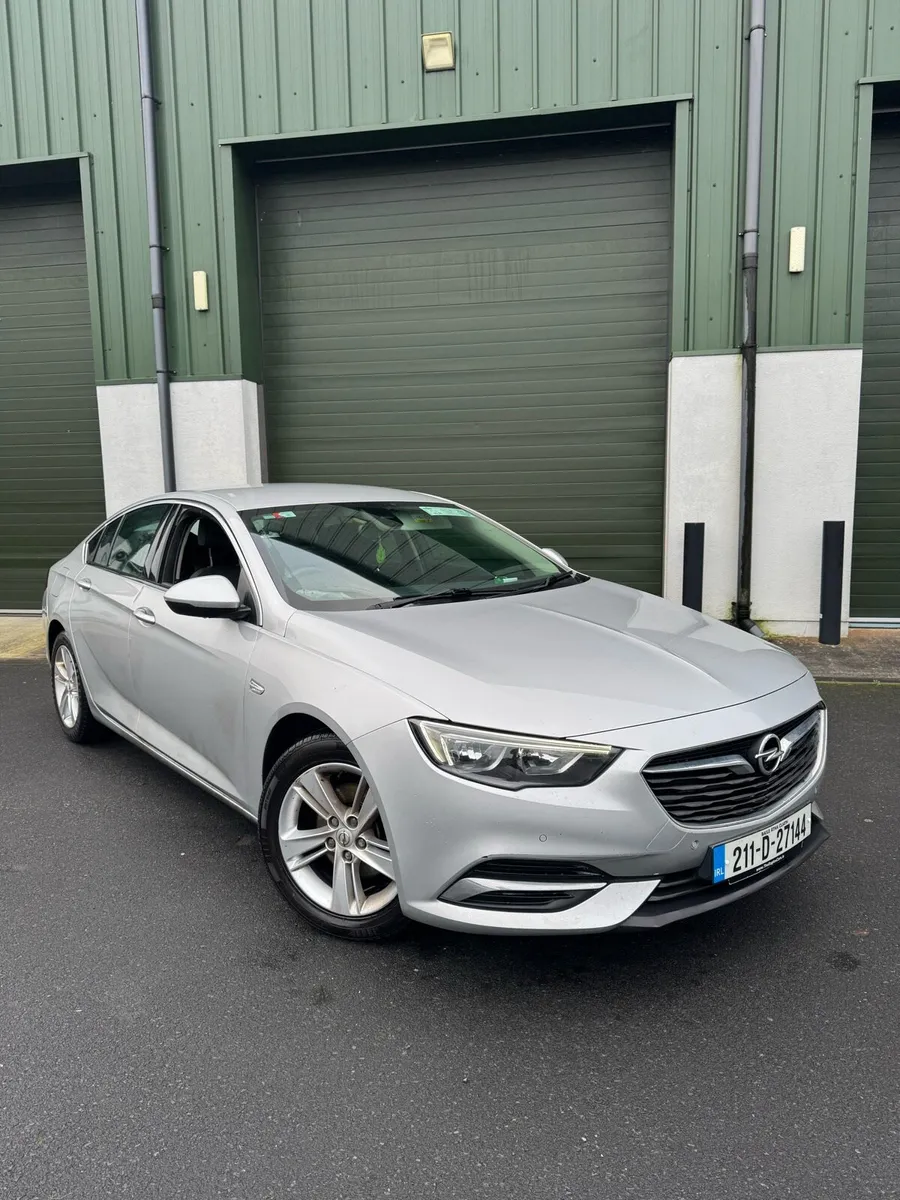 Opel Insignia 2021 low mileage - Image 1